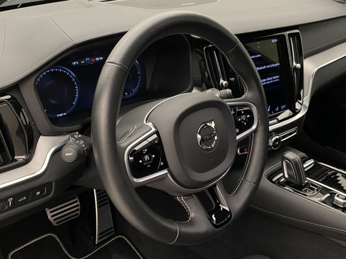 Volvo V60 T6 AWD RECHARGE REZERVACE