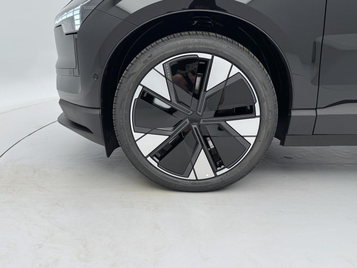 Volvo EX30 PURE ELECTRIC TWIN AWD ULTRA