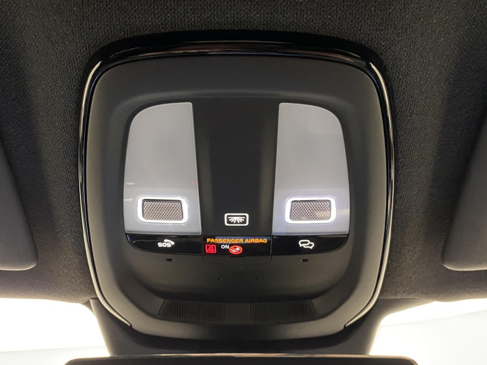 Volvo XC40 B3 DARK PLUS REZERVACE