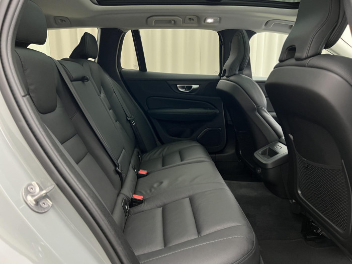 Volvo V60 B4 PLUS DARK AUT 1.maj.