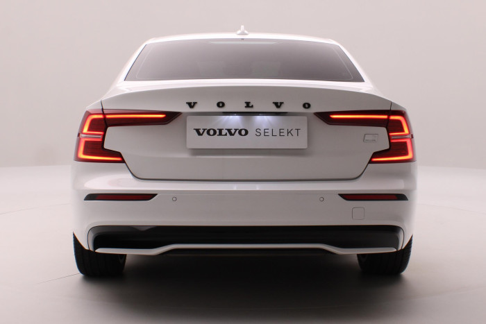 Volvo S60 T6 AWD PLUS DARK REZERVACE