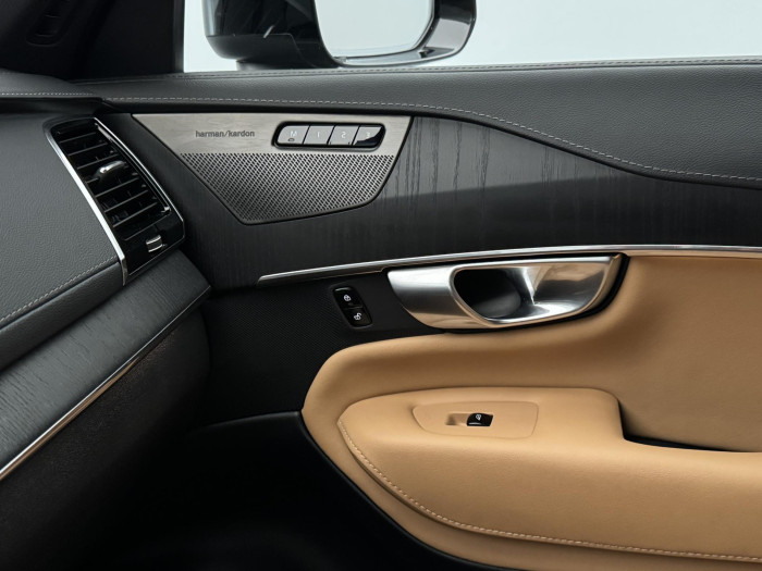 Volvo XC90 T8 AWD RECHARGE ULTIMATE DARK