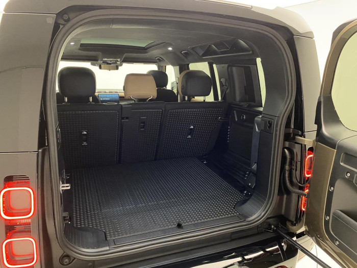 Land Rover Defender 110 D300 X AWD REZERVACE 3.0 d