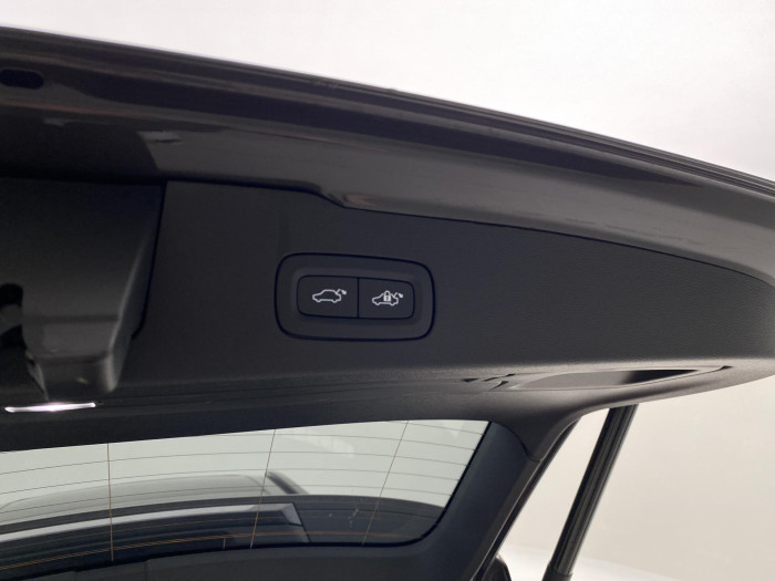 Volvo V60 T8 AWD PLUG-IN BRIGHT ULTRA CZ