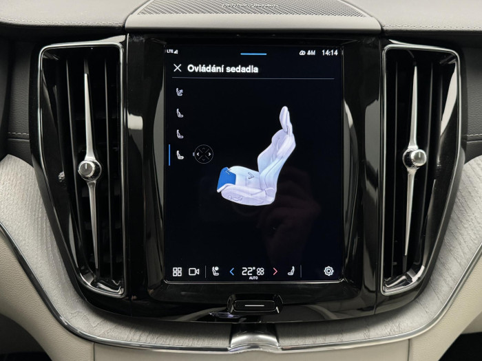 Volvo XC60 B5 AWD DARK ULTRA CZ 1.maj