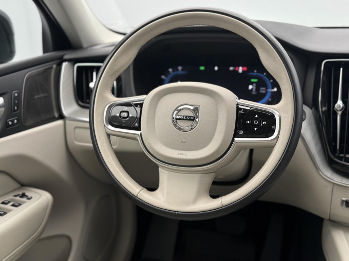 Volvo XC60 T6 AWD RECHARGE DARK 1.maj