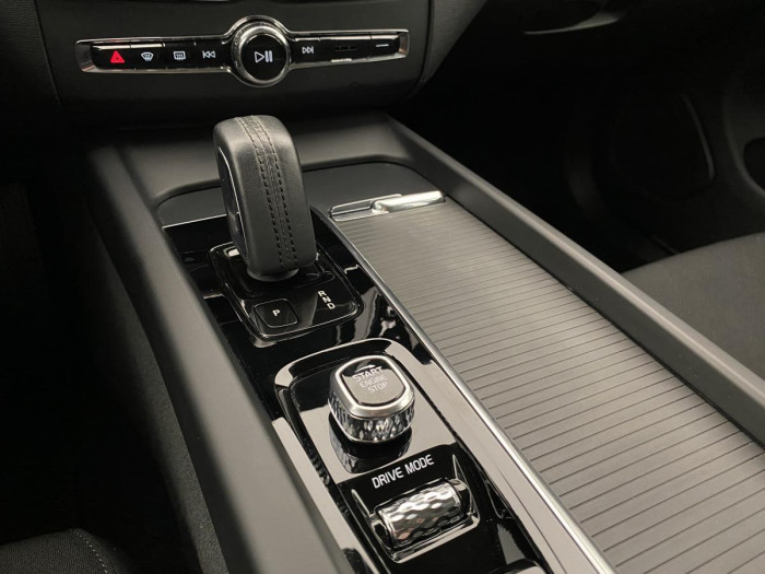 Volvo XC60 B4 AWD MOMENTUM AUT REZERVACE 2.0 Momentum