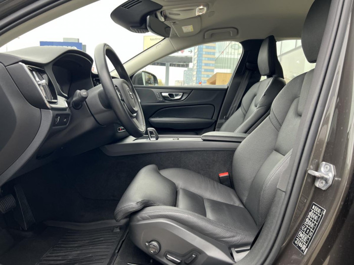 Volvo V60 CROSS COUNTRY B4 AWD REZERVACE