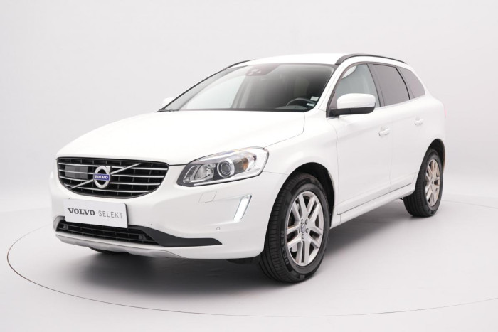 Volvo XC60 D4 AWD MOMENTUM REZERVACE 2.4 d Momentum