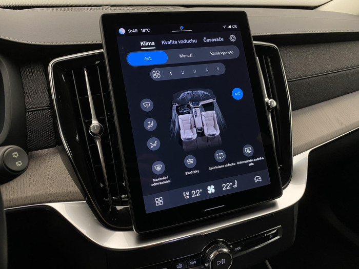 Volvo XC90 B5 AWD PLUS BRIGHT CZ 1.maj 7M