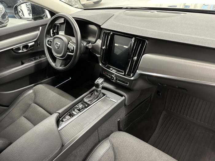 Volvo V90 D4 AWD MOMENTUM AUT REZERVACE 2.0 d Momentum