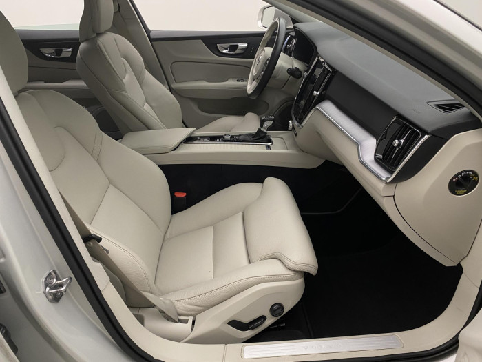 Volvo V60 D3 MOMENTUM PRO REZERVACE 2.0 d Momentum