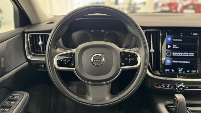 Volvo V60 T6 AWD RECHARGE AT REZERVACE 2.0 AT