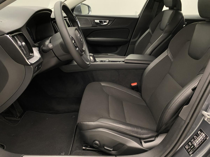 Volvo V60 B4 MOMENTUM AUT REZERVACE 2.0 Momentum