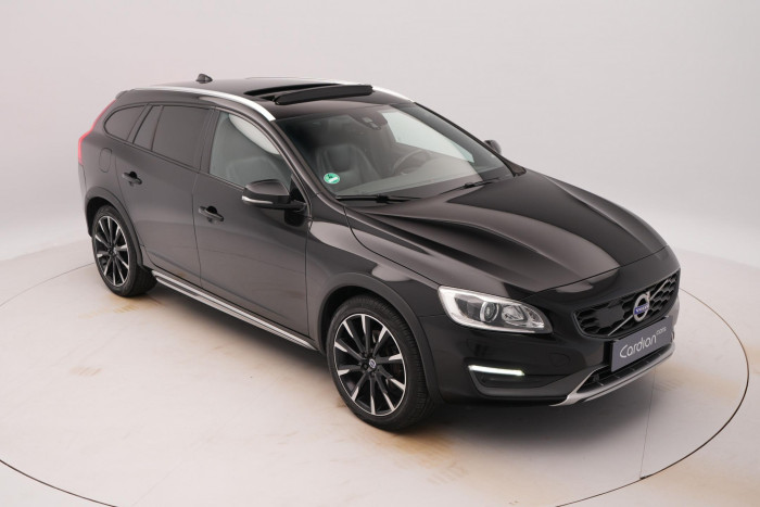 Volvo V60 CC D4 AWD SUMMUM REZERVACE 2.4 d CC CC Summum