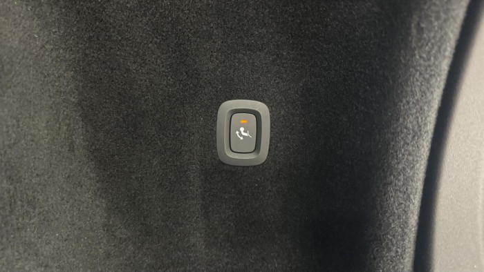 Volvo V60 T6 RECHARGE REZERVACE