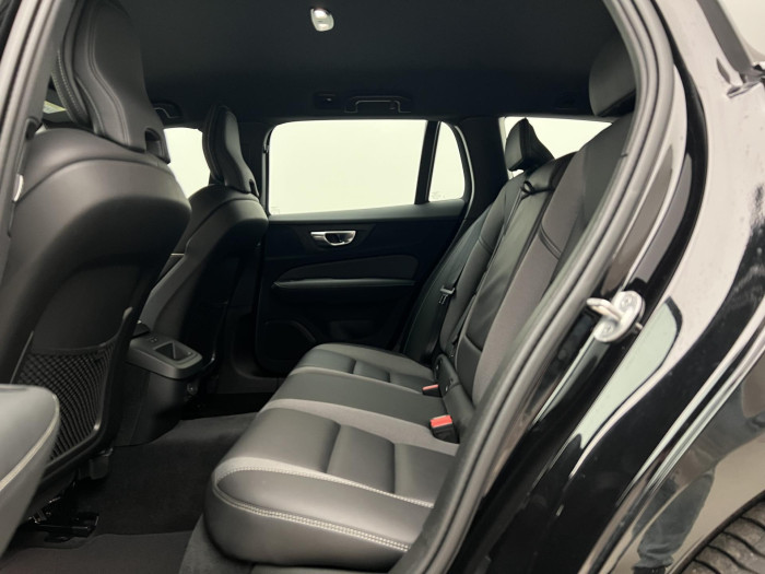 Volvo V60 B4 PLUS DARK AUT 1.maj.