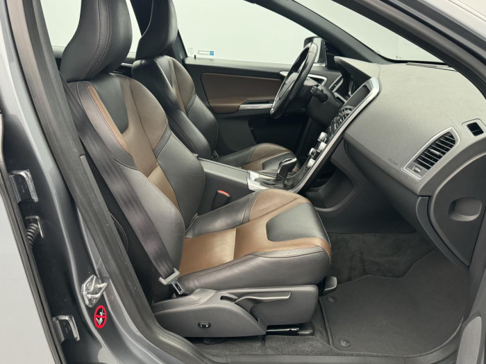 Volvo XC60 D4 AWD SUMMUM AUT REZERVACE 2.4 d Summum