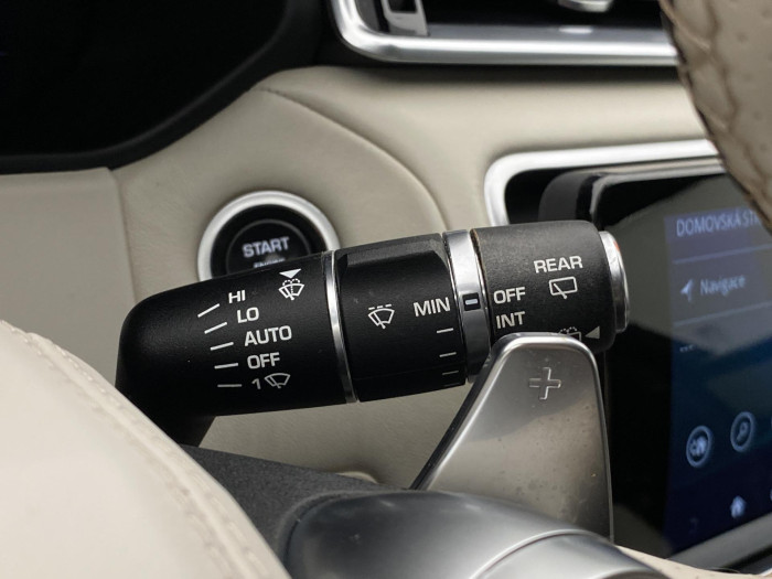 Land Rover Range Rover Velar D275 R-DYNAMIC AWD REZERVACE 3.0 d Dynamic