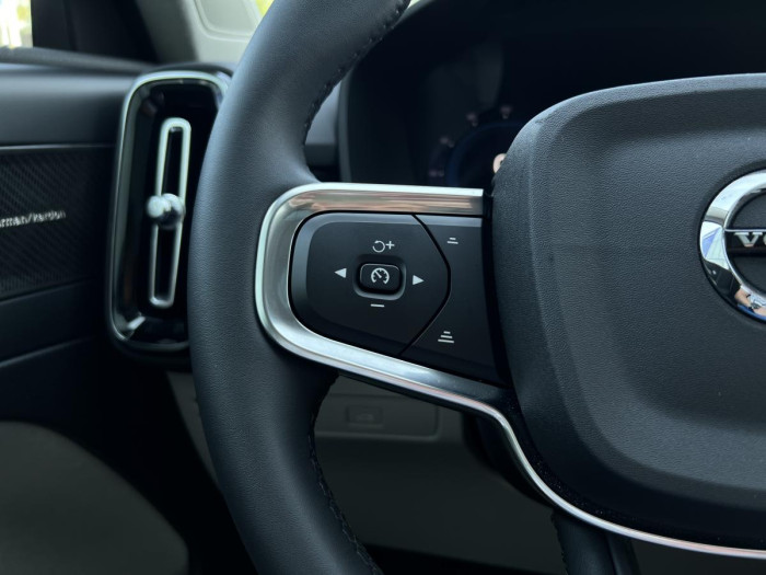 Volvo XC40 B4 AWD DARK ULTIMATE Aut 1.maj