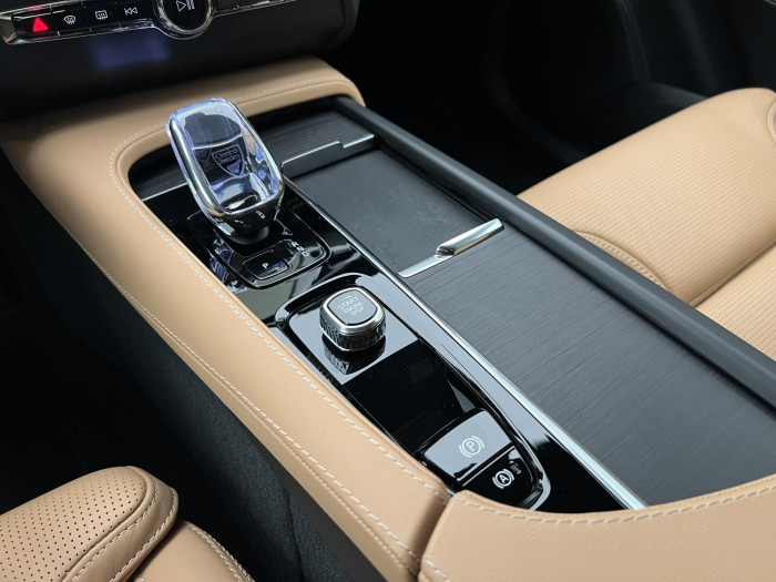 Volvo XC90 T8 AWD RECHARGE ULTRA DARK CZ