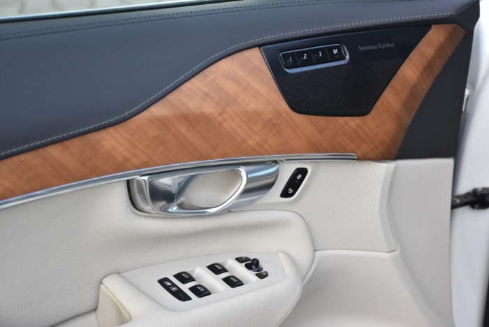 Volvo XC90 T8 AWD INSCRIPTION REZERVACE