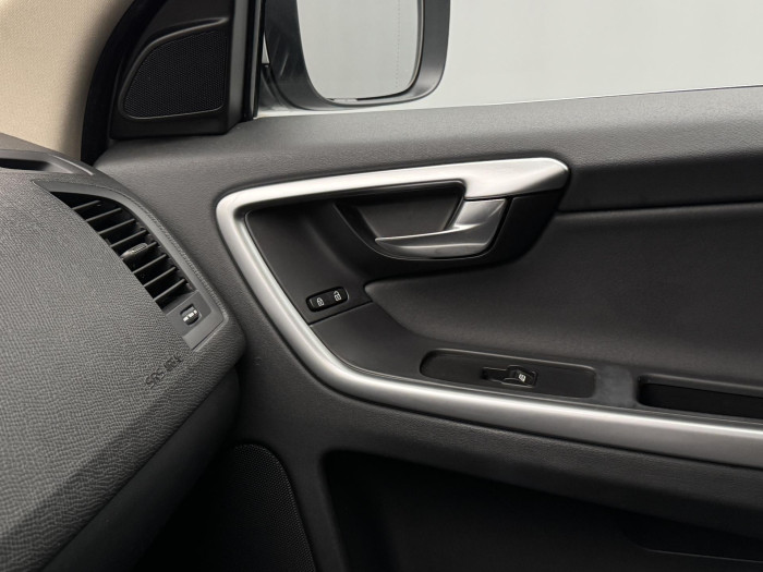 Volvo XC60 D5 AWD MOMENTUM AUT CZ 2.4 d Momentum