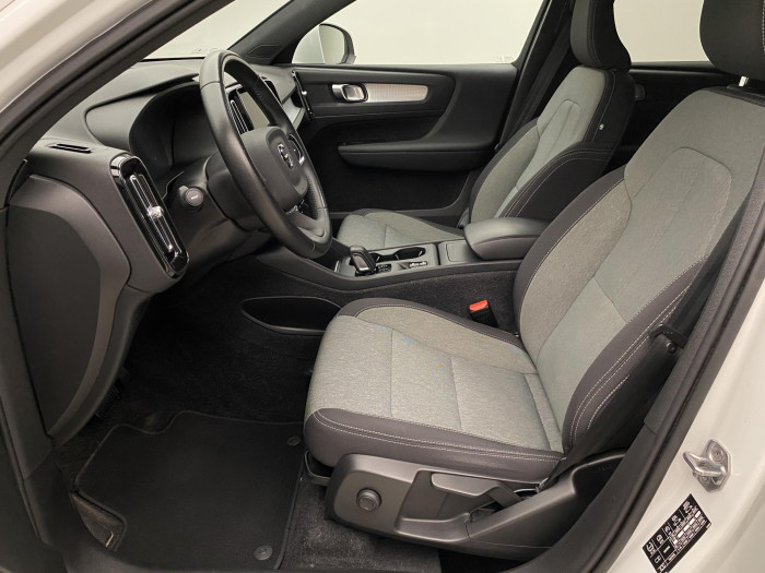 Volvo XC40 B4 MOMENTUM REZERVACE 2.0 Momentum