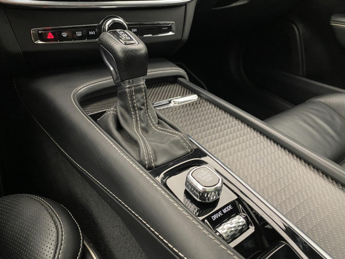 Volvo V90 D5 AWD R-DESIGN REZERVACE 2.0 d