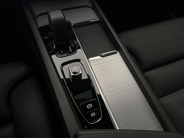 Volvo V60 B4 PLUS DARK AUT 1.maj.