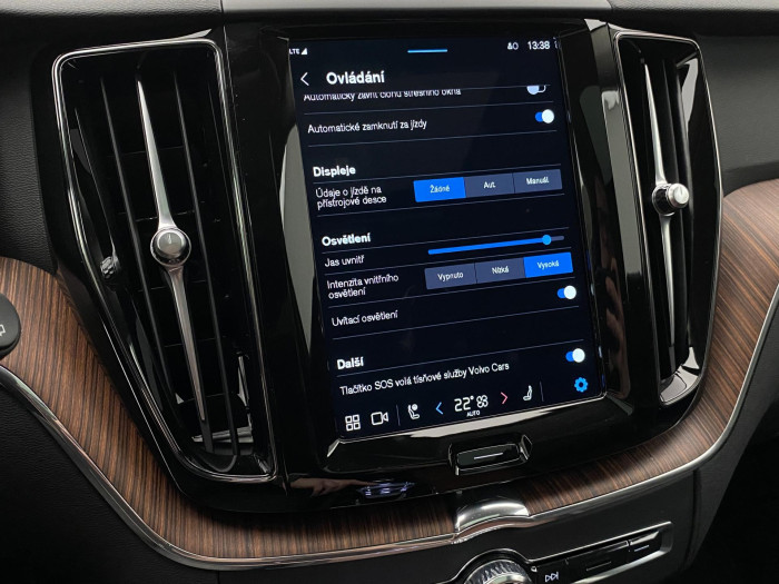 Volvo XC60 T6 AWD PLUS DARK REZERVACE