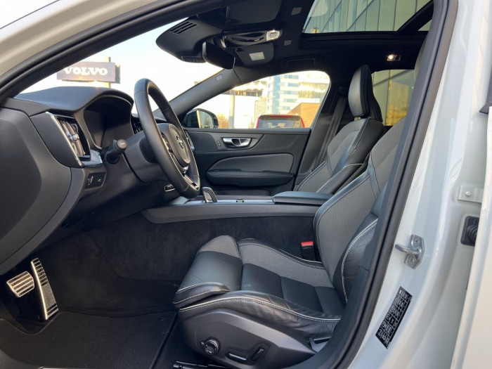 Volvo V60 B4 R-DESIGN Aut 1.maj.