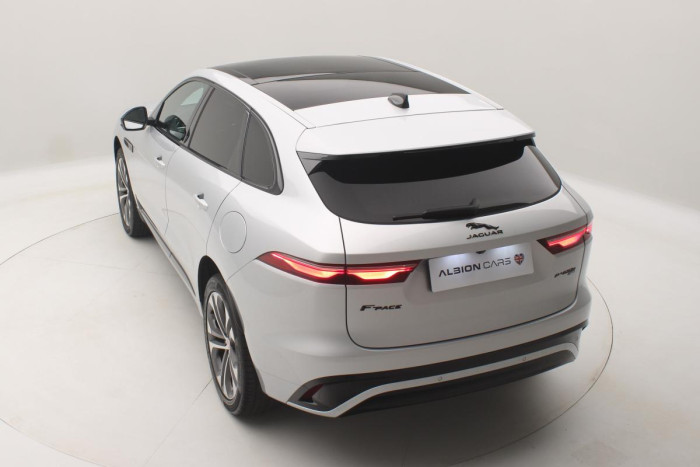 Jaguar F-Pace P400e R-DYNAMIC SE REZERVACE 2.0 Dynamic SE