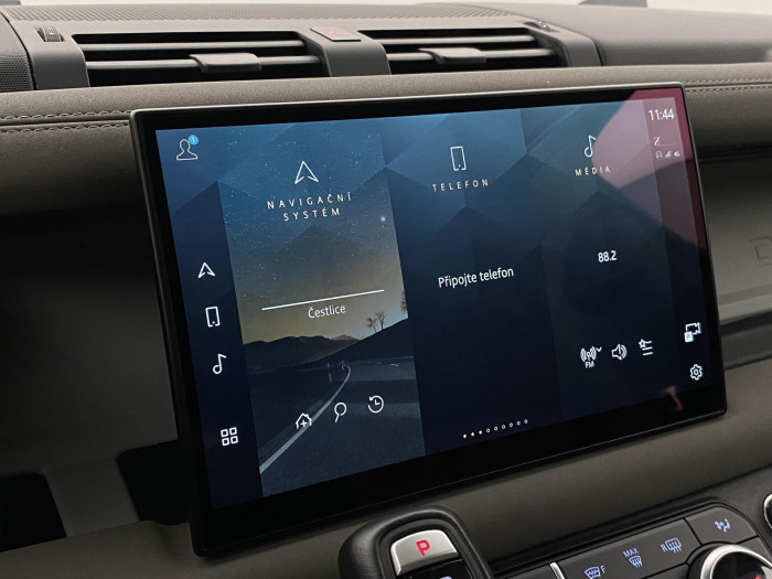 Land Rover Defender 110 D250 SE AWD AUT REZERVACE 3.0 d SE