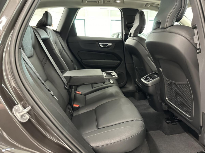 Volvo XC60 B5 AWD PLUS BRIGHT REZERVACE 2.0 Plus