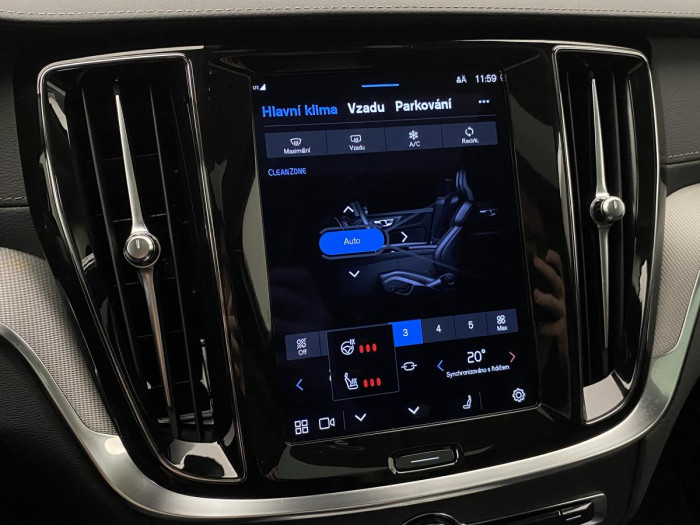 Volvo V60 B4 ULTIMATE DARK AUT REZERVACE
