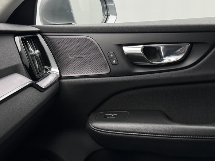 Volvo V60 B4 MOMENTUM PRO REZERVACE 2.0 Momentum