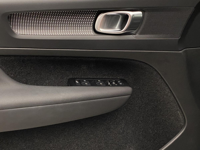 Volvo XC40 P6 RECHARGE ČR 69kWh REZERVACE
