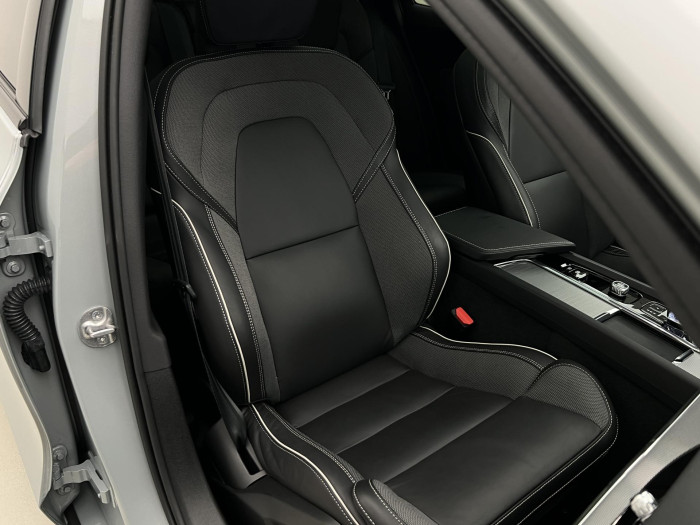 Volvo V60 B4 PLUS DARK AUT 1.maj.