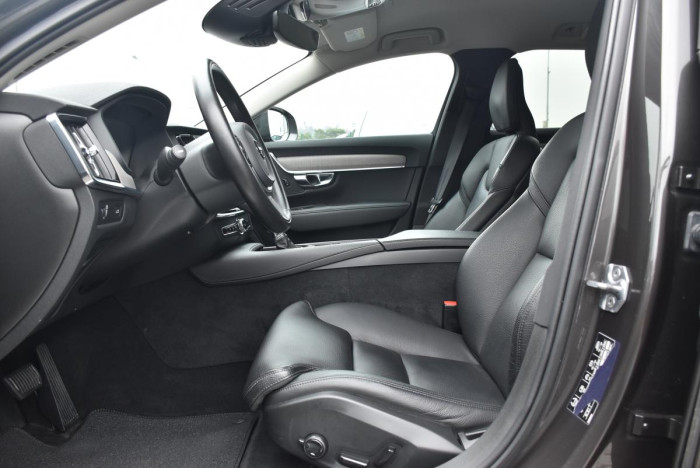 Volvo V90 CC D4 MOMENTUM REZERVACE 2.0 d CC CC Momentum