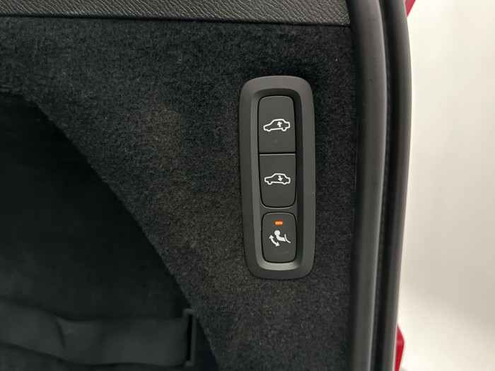 Volvo XC90 B5 AWD R-DESIGN AUT CZ