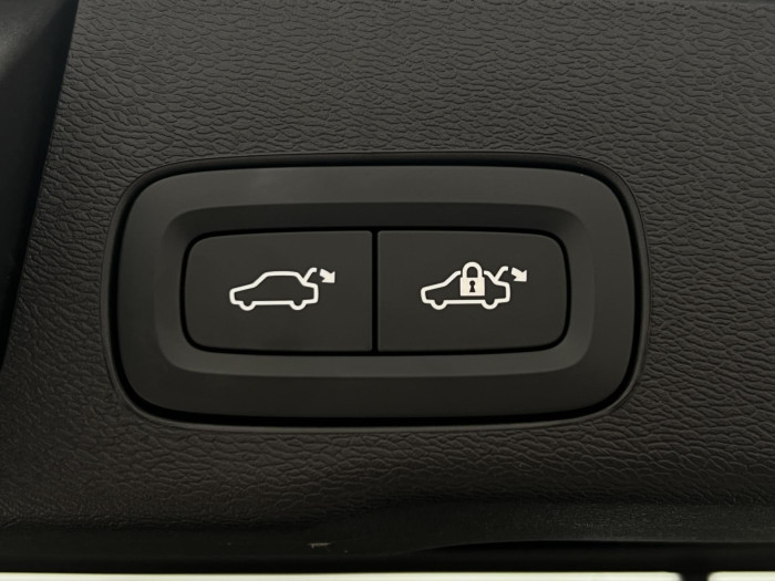 Volvo XC60 B5 AWD PLUS DARK AUT 1.maj.