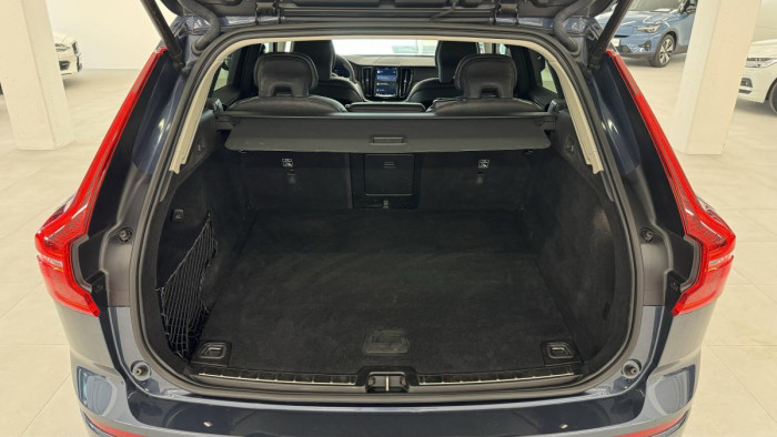 Volvo XC60 B4 CORE AUT REZERVACE