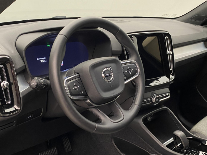 Volvo XC40 B3 DARK PLUS AUT CZ