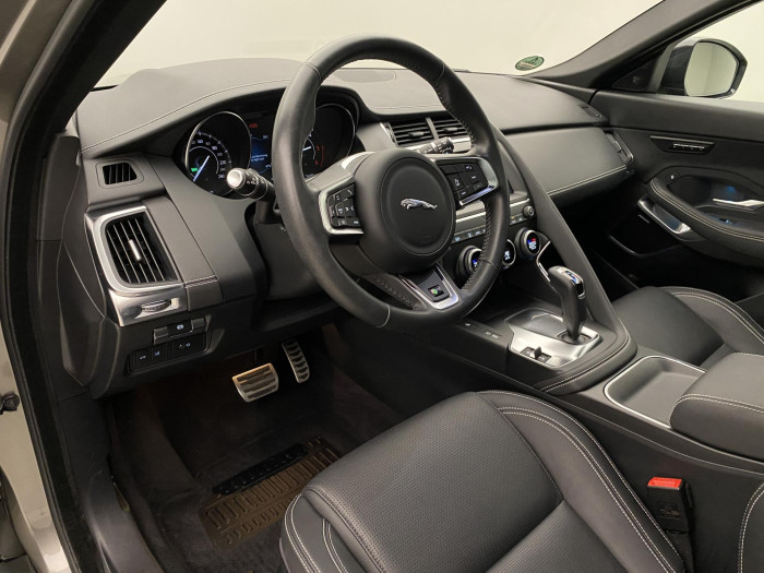 Jaguar E-Pace AWD R-DYNAMIC SE REZERVACE 2.0 Dynamic SE