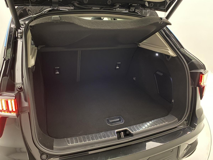 Lynk & Co 01 PHEV DCT AUT 1.maj. REZERVACE