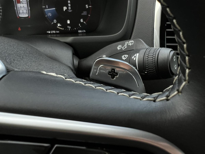 Volvo XC90 B5 AWD R-DESIGN 7MÍSTNÁ Aut