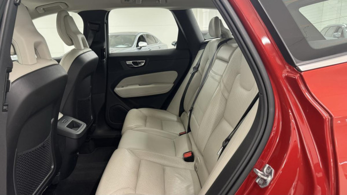 Volvo XC60 D4 AWD INSCRIPTION REZERVACE 2.0 d