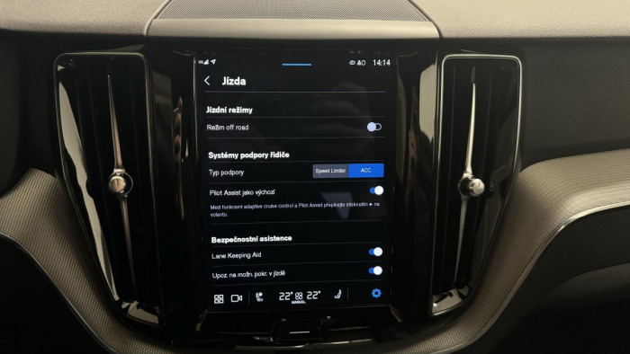 Volvo XC60 B4 PLUS DARK REZERVACE 2.0 Plus