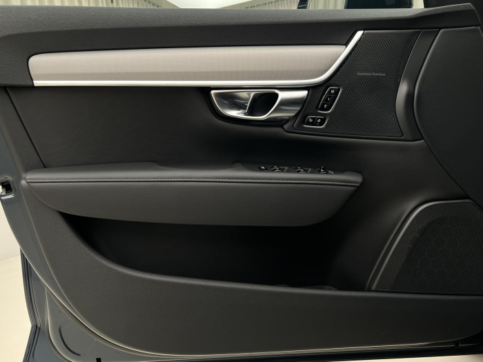 Volvo V90 T6 AWD RECHARGE CORE AUT 1.maj